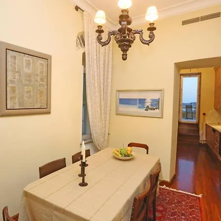 Vaporia Verandas - Ermoupoli, Syros